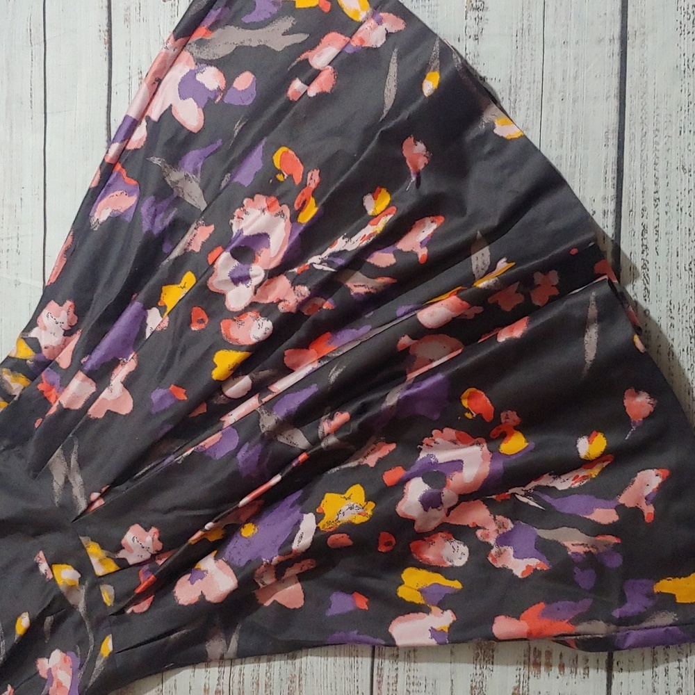 NWT FLORAL FIT & FLARE DRESS - Picture 4 of 11